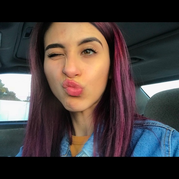 Meet your Posher, Aileen - Picture 1 of 1